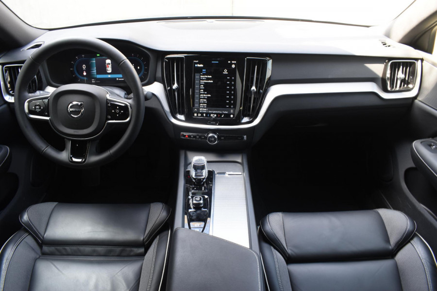Volvo S60 B4 211PK Automaat Plus Dark / Adaptieve cruise control / Elektrische stoelen / Stoel-Stuurverwarming / Nappa Leder / Park - Pilotassist / Volvo On Call