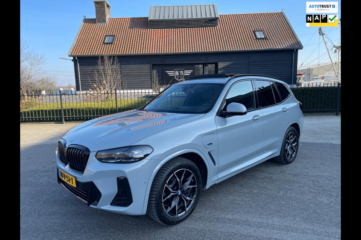 BMW X3 XDrive30e M-Sport 292pk Panoramdak 360camera Leder Head up Sfeer BMW X3 XDrive30e M-Sport 292pk Panoramdak 360camera Leder Head up Sfeer