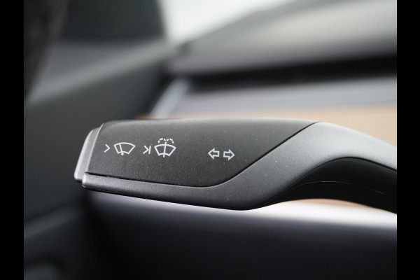 Tesla Model 3 SR+60kWh 325PK 18" AutoPilot Leer PanoDak Adaptive cruise Camera's Elektr.-Stuur+Stoelen+Spiegels+Geheugen+Easy-Entry+Verwarmde  Navi LED-a+v Comfortstoelen ACC DAB Voorverwarmen interieur via App Keyless via Telefoonsleutel One-Pedal-Drive Origineel Nederlandse auto tot 11kw laden thuis ! Garantie Accu tot  08-11-2027 max 160.000km 1584kg licht!
