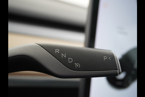 Tesla Model 3 SR+60kWh 325PK 18" AutoPilot Leer PanoDak Adaptive cruise Camera's Elektr.-Stuur+Stoelen+Spiegels+Geheugen+Easy-Entry+Verwarmde  Navi LED-a+v Comfortstoelen ACC DAB Voorverwarmen interieur via App Keyless via Telefoonsleutel One-Pedal-Drive Origineel Nederlandse auto tot 11kw laden thuis ! Garantie Accu tot  08-11-2027 max 160.000km 1584kg licht!