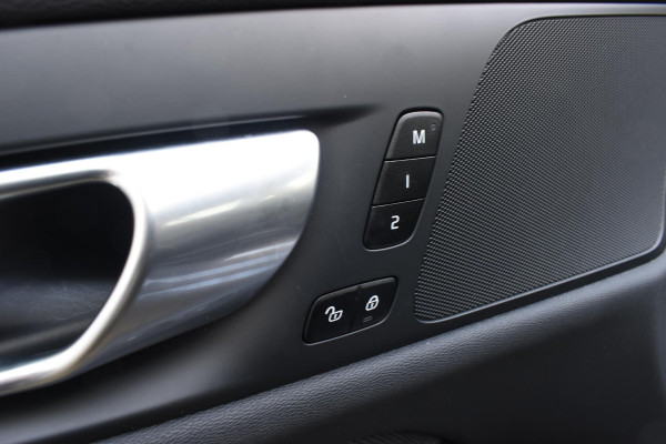 Volvo S60 B4 211PK Automaat Plus Dark / Adaptieve cruise control / Elektrische stoelen / Stoel-Stuurverwarming / Nappa Leder / Park - Pilotassist / Volvo On Call