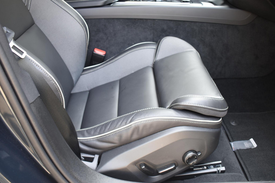 Volvo S60 B4 211PK Automaat Plus Dark / Adaptieve cruise control / Elektrische stoelen / Stoel-Stuurverwarming / Nappa Leder / Park - Pilotassist / Volvo On Call