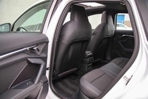 Audi A3 Sportback 40 TFSI e PHEV S Edition S-line 204pk S-Tronic! Panoramadak|Virtual Cockpit|Kuipstoelen|LED Matrix|Camera|Black