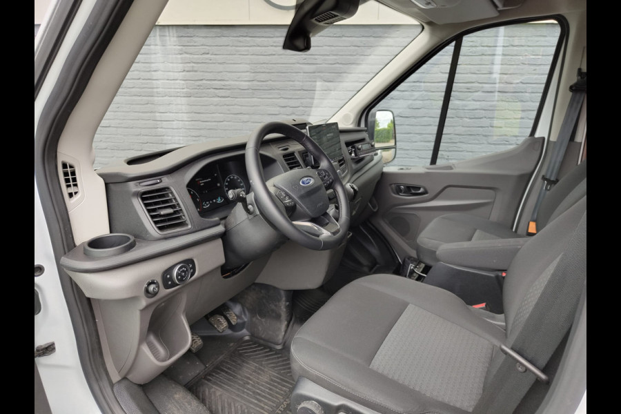 Ford Transit 350 D130pk L4H3 Navi Camera Pdc Apple Carplay Android Airco Cruise Control Voorruit-Verwarmd 2.0TDCI Regensensor DAB Schuifdeur Betonplex Vloer Wandbetimmering Roll Stability Control Led Spoorwisselassist Euro 6 Zeer Compleet!