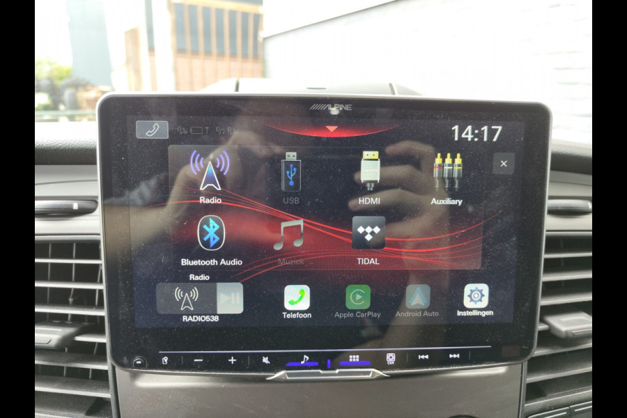 Ford Transit 350 D130pk L4H3 Navi Camera Pdc Apple Carplay Android Airco Cruise Control Voorruit-Verwarmd 2.0TDCI Regensensor DAB Schuifdeur Betonplex Vloer Wandbetimmering Roll Stability Control Led Spoorwisselassist Euro 6 Zeer Compleet!