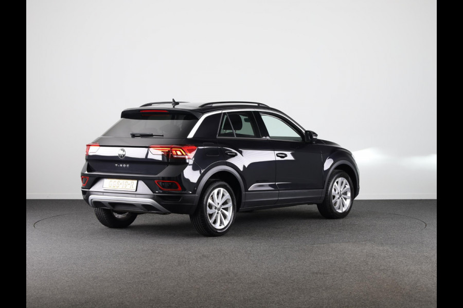 Volkswagen T-Roc 1.5 TSI Life Edition 150 pk Automaat (DSG) | Verlengde garantie | Navigatie via App | Parkeersensoren (Park assist) | Achteruitrijcamera | Adaptieve cruise control | Dodehoek detectie |