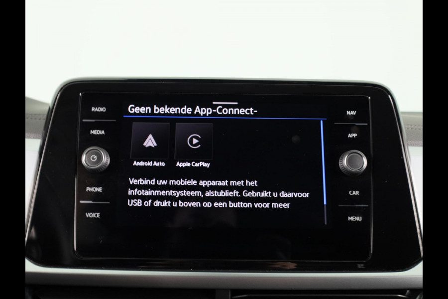 Volkswagen T-Roc 1.5 TSI Life Edition 150 pk Automaat (DSG) | Verlengde garantie | Navigatie via App | Parkeersensoren (Park assist) | Achteruitrijcamera | Adaptieve cruise control | Dodehoek detectie |