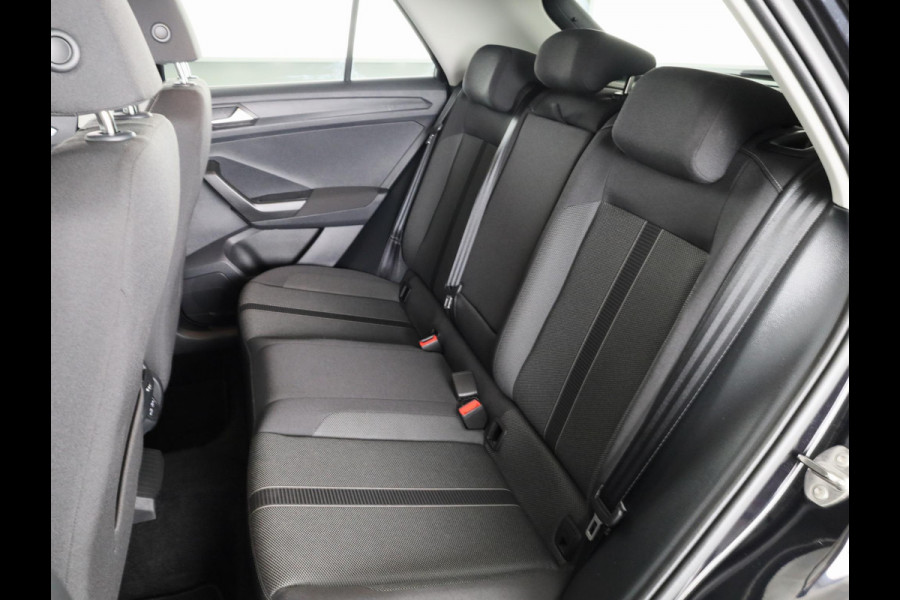 Volkswagen T-Roc 1.5 TSI Life Edition 150 pk Automaat (DSG) | Verlengde garantie | Navigatie via App | Parkeersensoren (Park assist) | Achteruitrijcamera | Adaptieve cruise control | Dodehoek detectie |