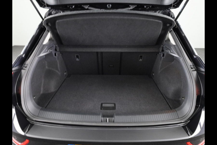 Volkswagen T-Roc 1.5 TSI Life Edition 150 pk Automaat (DSG) | Verlengde garantie | Navigatie via App | Parkeersensoren (Park assist) | Achteruitrijcamera | Adaptieve cruise control | Dodehoek detectie |