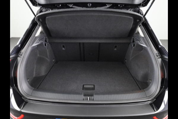 Volkswagen T-Roc 1.5 TSI Life Edition 150 pk Automaat (DSG) | Verlengde garantie | Navigatie via App | Parkeersensoren (Park assist) | Achteruitrijcamera | Adaptieve cruise control | Dodehoek detectie |