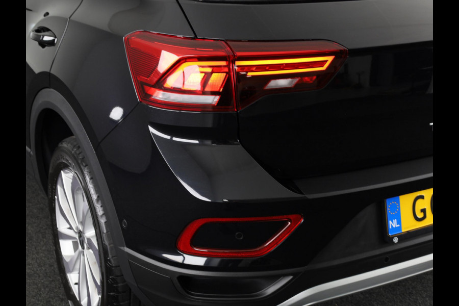 Volkswagen T-Roc 1.5 TSI Life Edition 150 pk Automaat (DSG) | Verlengde garantie | Navigatie via App | Parkeersensoren (Park assist) | Achteruitrijcamera | Adaptieve cruise control | Dodehoek detectie |