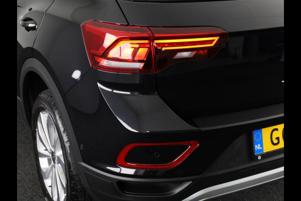 Volkswagen T-Roc 1.5 TSI Life Edition 150 pk Automaat (DSG) | Verlengde garantie | Navigatie via App | Parkeersensoren (Park assist) | Achteruitrijcamera | Adaptieve cruise control | Dodehoek detectie |