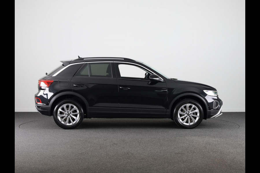 Volkswagen T-Roc 1.5 TSI Life Edition 150 pk Automaat (DSG) | Verlengde garantie | Navigatie via App | Parkeersensoren (Park assist) | Achteruitrijcamera | Adaptieve cruise control | Dodehoek detectie |
