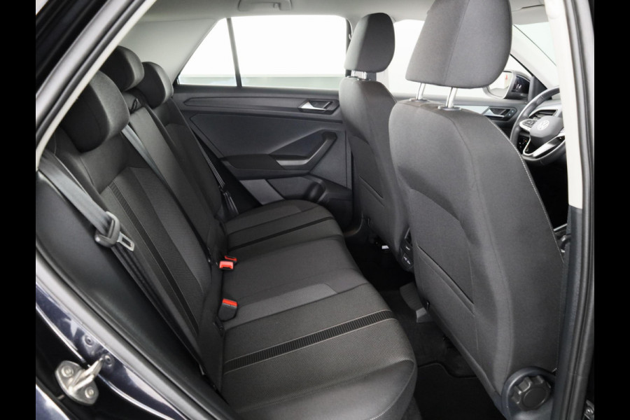 Volkswagen T-Roc 1.5 TSI Life Edition 150 pk Automaat (DSG) | Verlengde garantie | Navigatie via App | Parkeersensoren (Park assist) | Achteruitrijcamera | Adaptieve cruise control | Dodehoek detectie |