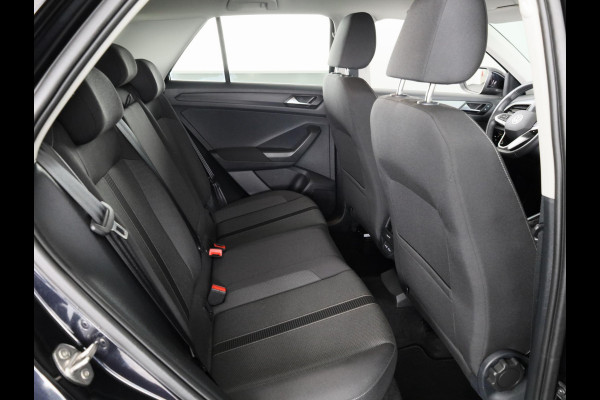 Volkswagen T-Roc 1.5 TSI Life Edition 150 pk Automaat (DSG) | Verlengde garantie | Navigatie via App | Parkeersensoren (Park assist) | Achteruitrijcamera | Adaptieve cruise control | Dodehoek detectie |