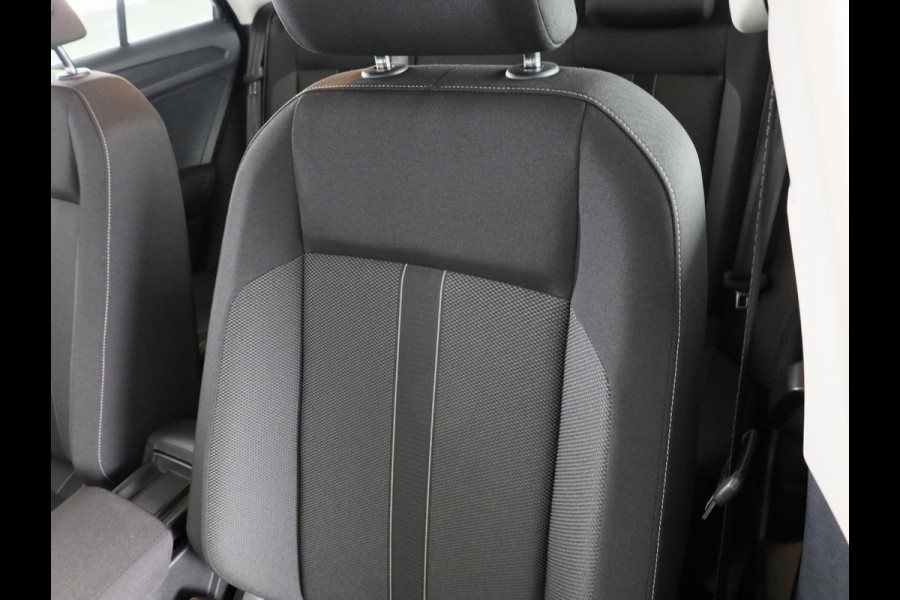 Volkswagen T-Roc 1.5 TSI Life Edition 150 pk Automaat (DSG) | Verlengde garantie | Navigatie via App | Parkeersensoren (Park assist) | Achteruitrijcamera | Adaptieve cruise control | Dodehoek detectie |