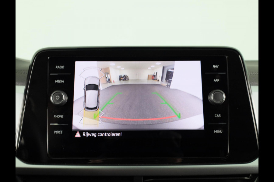 Volkswagen T-Roc 1.5 TSI Life Edition 150 pk Automaat (DSG) | Verlengde garantie | Navigatie via App | Parkeersensoren (Park assist) | Achteruitrijcamera | Adaptieve cruise control | Dodehoek detectie |