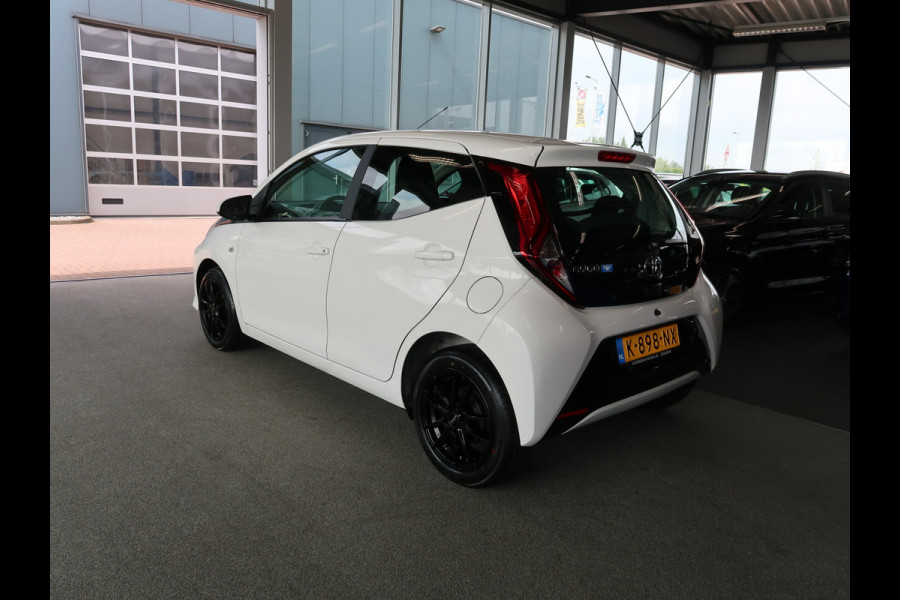 Toyota Aygo 1.0 VVT-i X-Play 5-drs. CAMERA/CARPLAY/LIMITER/15INCH