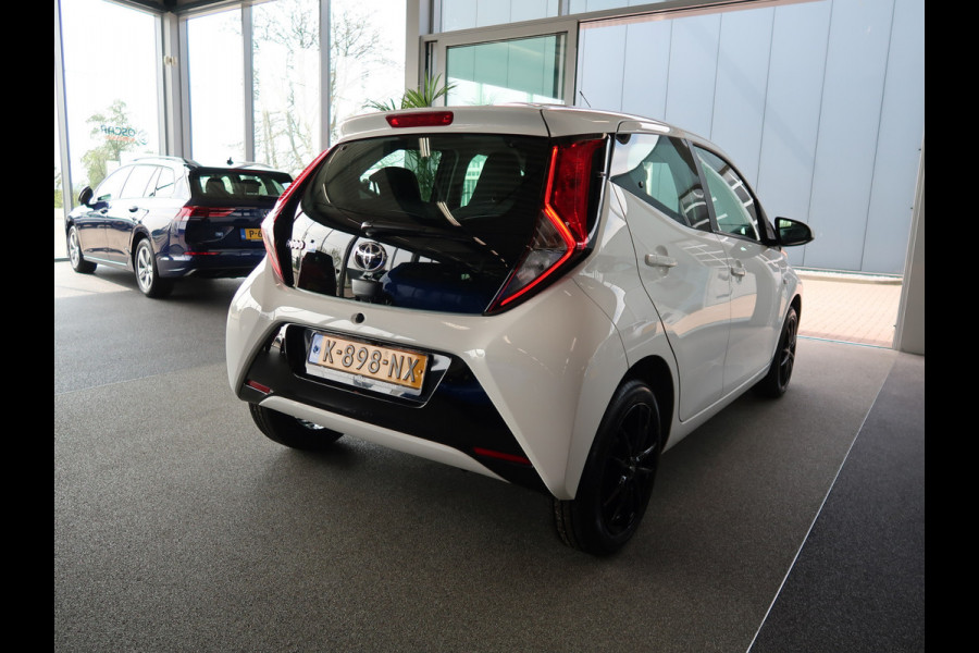 Toyota Aygo 1.0 VVT-i X-Play 5-drs. CAMERA/CARPLAY/LIMITER/15INCH