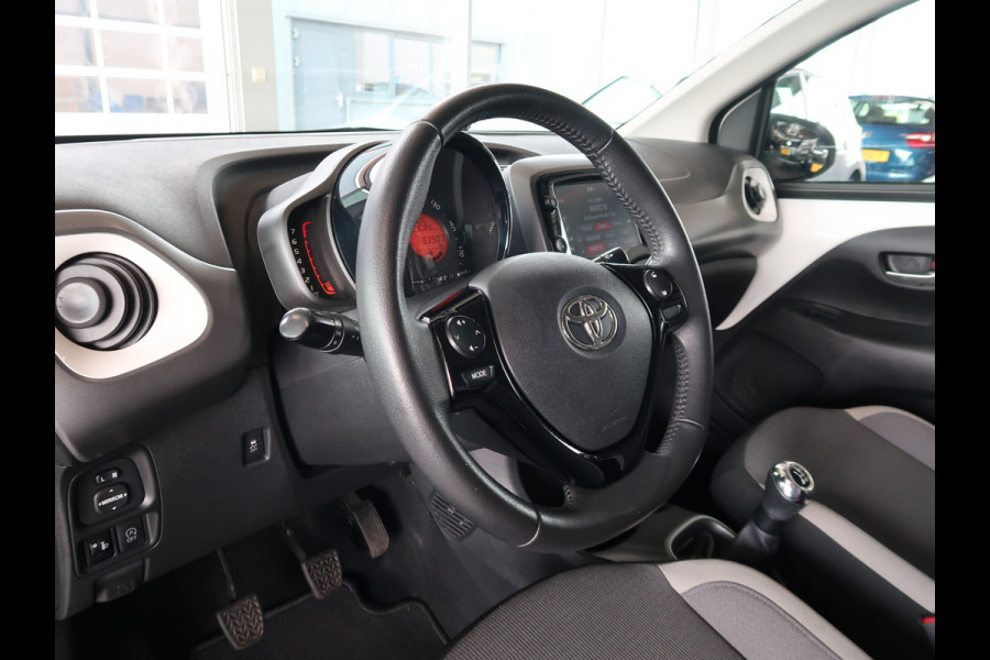 Toyota Aygo 1.0 VVT-i X-Play 5-drs. CAMERA/CARPLAY/LIMITER/15INCH