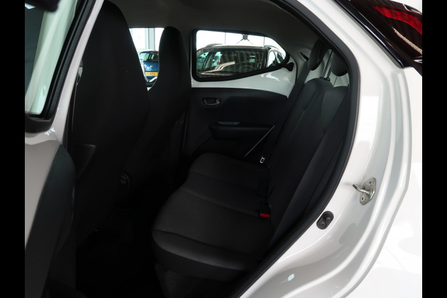 Toyota Aygo 1.0 VVT-i X-Play 5-drs. CAMERA/CARPLAY/LIMITER/15INCH