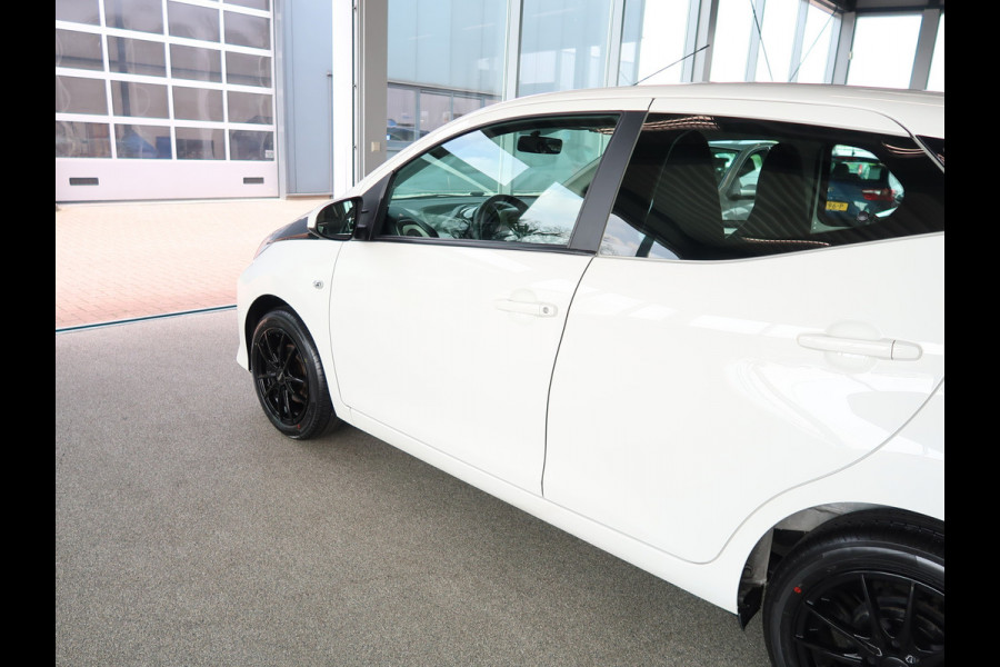 Toyota Aygo 1.0 VVT-i X-Play 5-drs. CAMERA/CARPLAY/LIMITER/15INCH