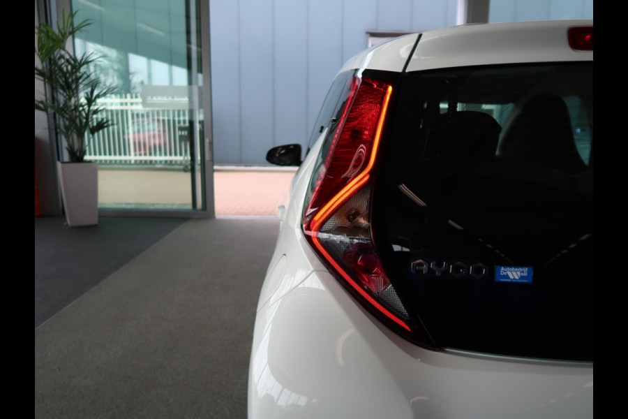 Toyota Aygo 1.0 VVT-i X-Play 5-drs. CAMERA/CARPLAY/LIMITER/15INCH