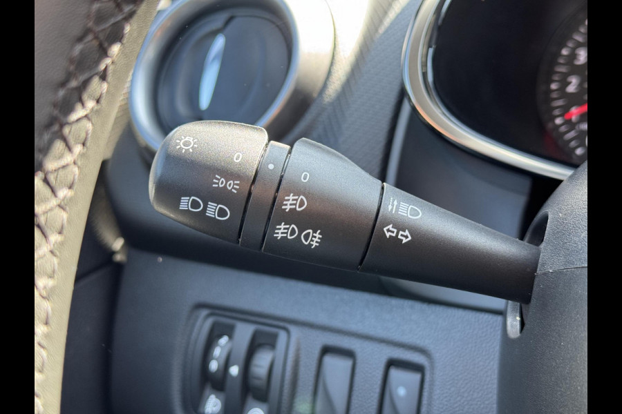 Renault Clio 0.9 TCe Limited 2e Eigenaar,Navi,Airco,Cruise,LM Velgen,PDC Achter,Dealer Onderhouden,N.A.P,APK Tot 01-2026