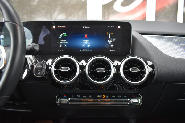 Mercedes-Benz B-Klasse 180 Launch Edition Automaat / Clima / Parkeerhulp / LED / Navi / Carplay