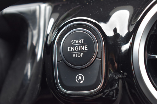 Mercedes-Benz B-Klasse 180 Launch Edition Automaat / Clima / Parkeerhulp / LED / Navi / Carplay