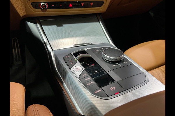 BMW 3 Serie Touring 330e M-sport | Pano | Shadow Line | 19 inch | Carplay