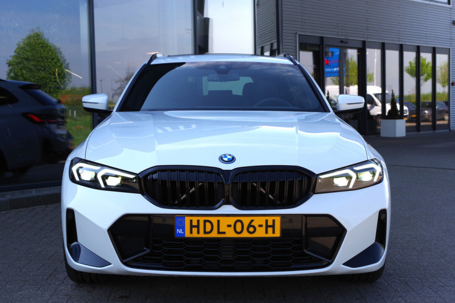 BMW 3 Serie Touring 330e 293 PK M-Sport xDrive PHEV, Panoramadak, Elek. Trekhaak, Camera