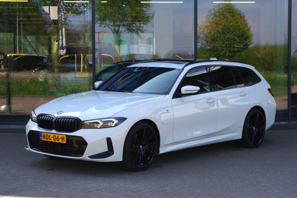 BMW 3 Serie Touring 330e 293 PK M-Sport xDrive PHEV, Panoramadak, Elek. Trekhaak, Camera