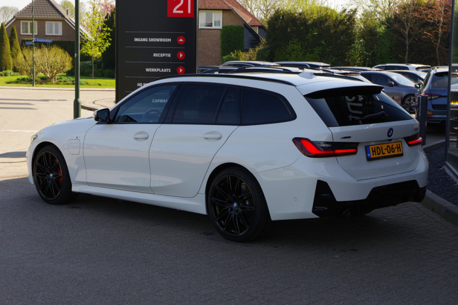 BMW 3 Serie Touring 330e 293 PK M-Sport xDrive PHEV, Panoramadak, Elek. Trekhaak, Camera