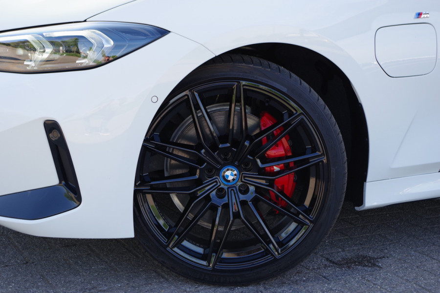 BMW 3 Serie Touring 330e 293 PK M-Sport xDrive PHEV, Panoramadak, Elek. Trekhaak, Camera