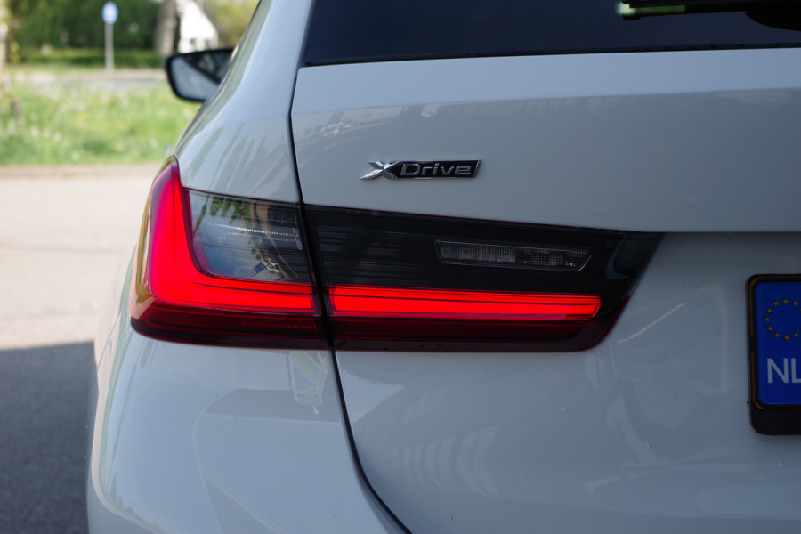 BMW 3 Serie Touring 330e 293 PK M-Sport xDrive PHEV, Panoramadak, Elek. Trekhaak, Camera