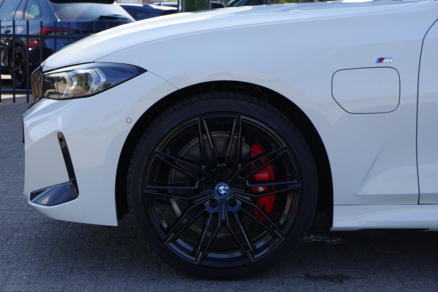 BMW 3 Serie Touring 330e 293 PK M-Sport xDrive PHEV, Panoramadak, Elek. Trekhaak, Camera