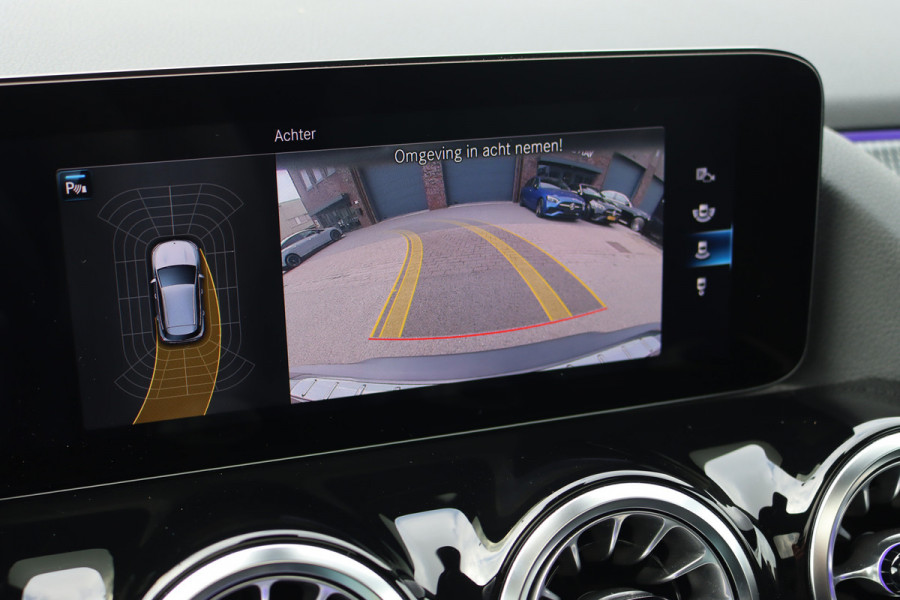 Mercedes-Benz EQA 250 Business Line 67 kWh | Panoramadak | Trekhaak | Camera | Sfeerverlichting | High Perf. LED | Nightpakket | Leder | Dodehoekassistent | Apple Carplay |