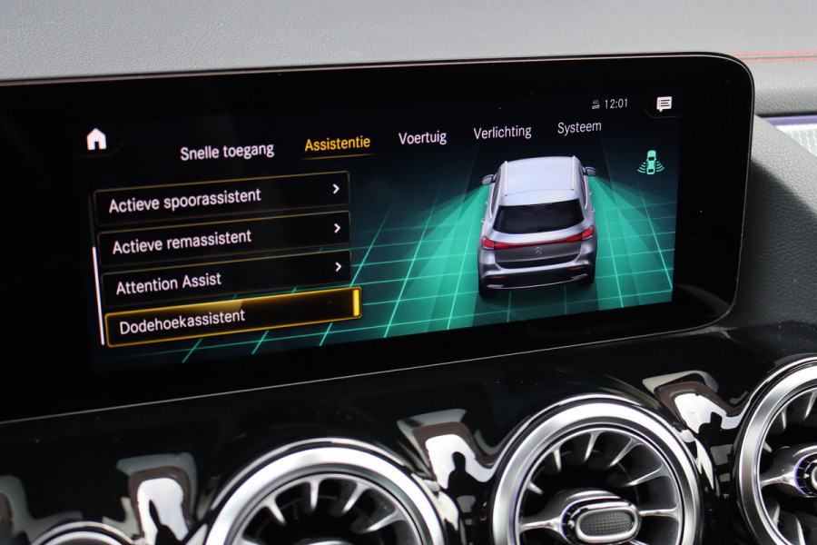 Mercedes-Benz EQA 250 AMG Line 67 kWh | Panoramadak | Widescreen | Sfeerverlichting | Nightpakket | Keyless Go | Apple Carplay | Advanced Sound System | Stoelverwarming |