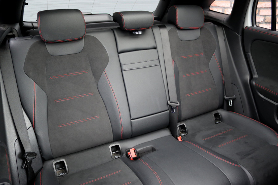 Mercedes-Benz EQA 250 AMG Line 67 kWh | Panoramadak | Widescreen | Sfeerverlichting | Nightpakket | Keyless Go | Apple Carplay | Advanced Sound System | Stoelverwarming |