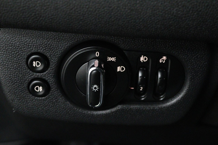 MINI Clubman 1.5 One Chili Automaat (NAVIGATIE, PARKEERSENSOREN, STOELV, CLIMATE CONTROL, GOED ONDERHOUDEN)