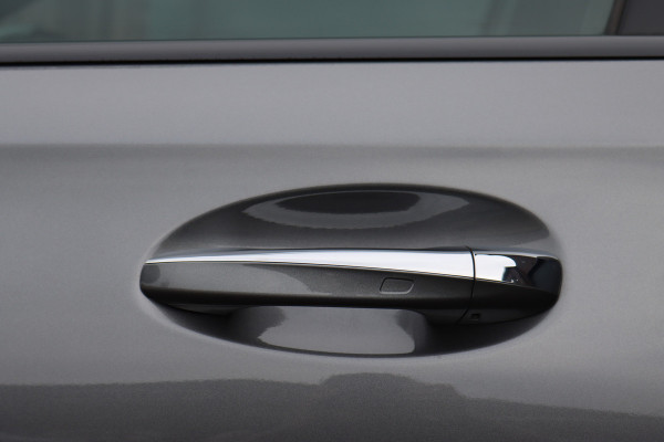 Mercedes-Benz A-Klasse 250 e AMG Line Aut8 | Panoramadak | Memory | Trekhaak | Burmester | Keyless Go | Leder | Keyless Go | Camera | Dodehoekassistent | Zitcomfortpakket |