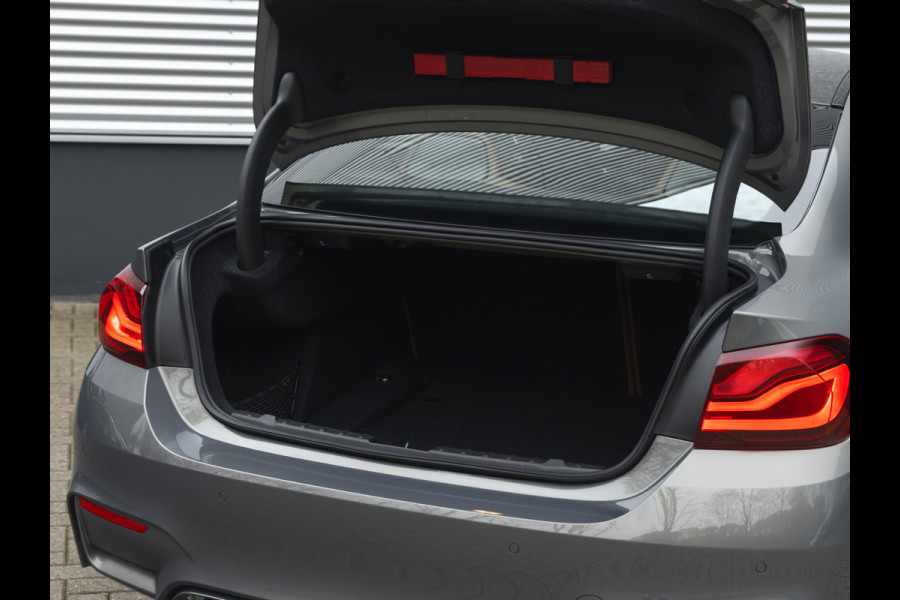 BMW 4 Serie Coupé M4 Competition - Individual "Stratus Grey" - Carbon Brakes