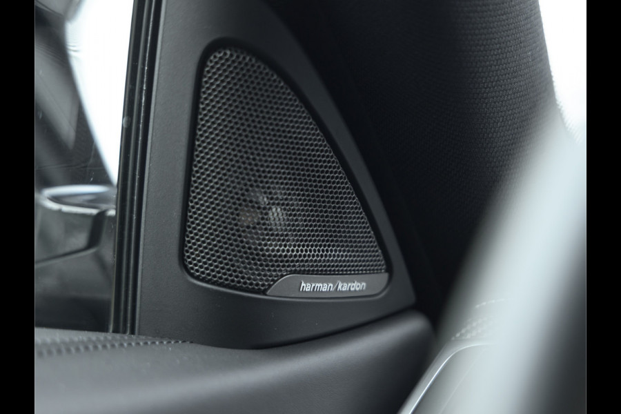 BMW 4 Serie Coupé M4 Competition - Individual "Stratus Grey" - Carbon Brakes
