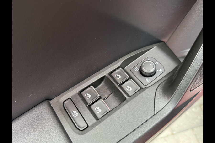 Seat Leon 1.5 TSI FR Launch Edition | LED | Stoelverwarming | Navigatiesysteem | Adaptive cruise control | Apple CarPlay | 18 inch lichtme