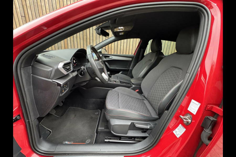 Seat Leon 1.5 TSI FR Launch Edition | LED | Stoelverwarming | Navigatiesysteem | Adaptive cruise control | Apple CarPlay | 18 inch lichtme