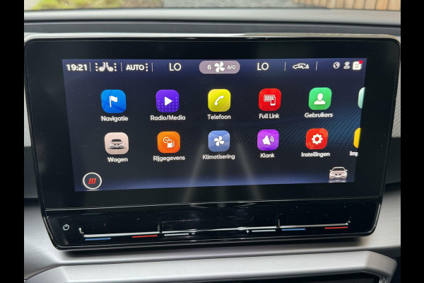 Seat Leon 1.5 TSI FR Launch Edition | LED | Stoelverwarming | Navigatiesysteem | Adaptive cruise control | Apple CarPlay | 18 inch lichtme