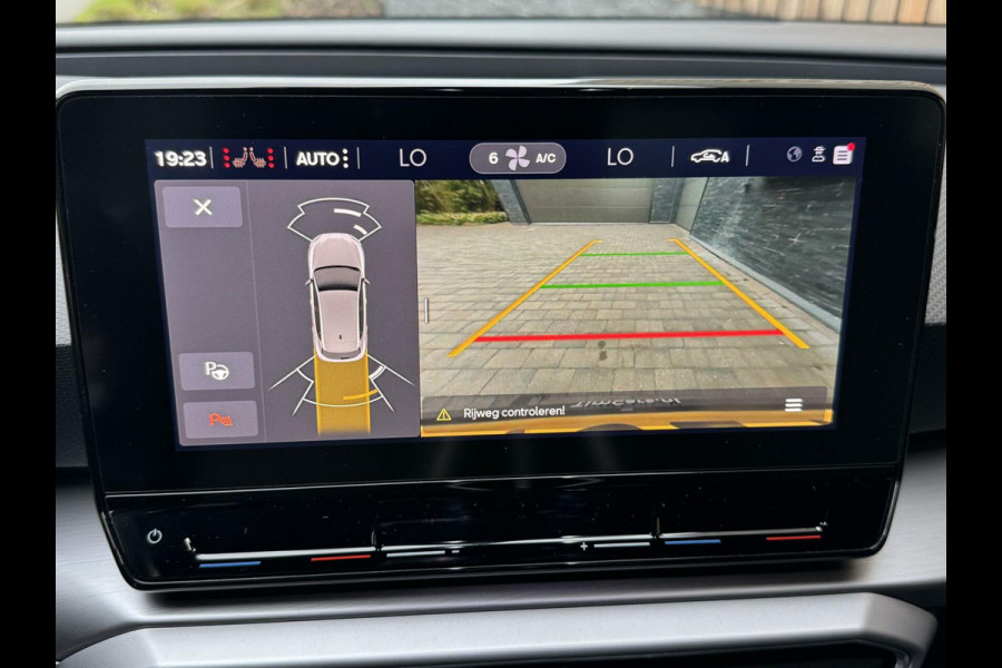 Seat Leon 1.5 TSI FR Launch Edition | LED | Stoelverwarming | Navigatiesysteem | Adaptive cruise control | Apple CarPlay | 18 inch lichtme