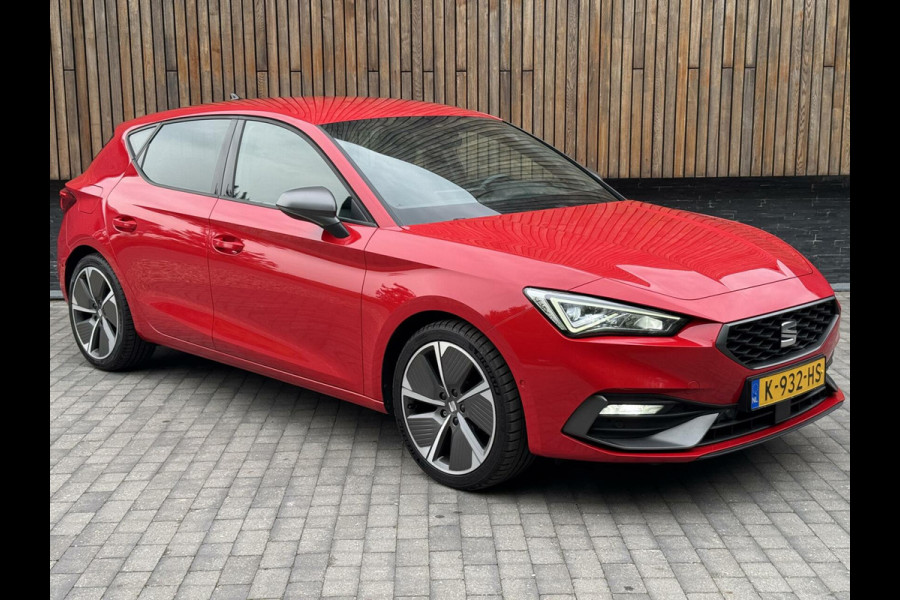 Seat Leon 1.5 TSI FR Launch Edition | LED | Stoelverwarming | Navigatiesysteem | Adaptive cruise control | Apple CarPlay | 18 inch lichtme