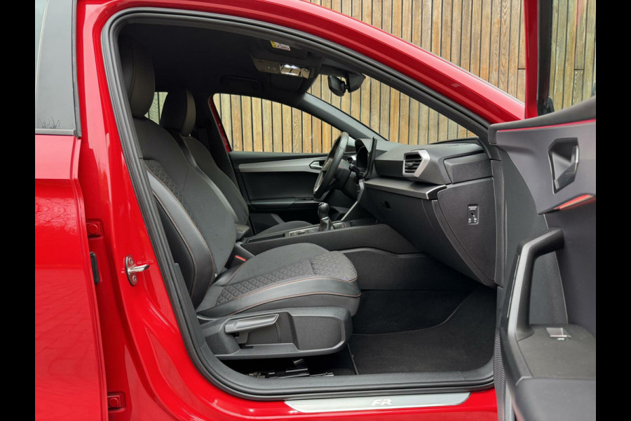 Seat Leon 1.5 TSI FR Launch Edition | LED | Stoelverwarming | Navigatiesysteem | Adaptive cruise control | Apple CarPlay | 18 inch lichtme